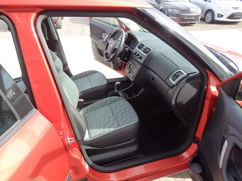 Škoda Fabia 1.4 16V KLIMATIZACE, ESP - fotka 10 z 13