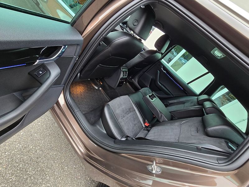 Škoda Octavia 2.0TSi 140kW DSG L&K 4x4 KŮŽE - fotka 33 z 38