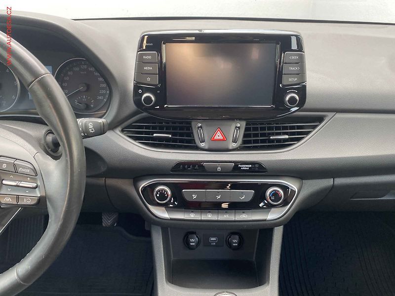 Hyundai i30 (2021) 1.6 CRDi, 1.maj,ČR, Comfort - fotka 12 z 17