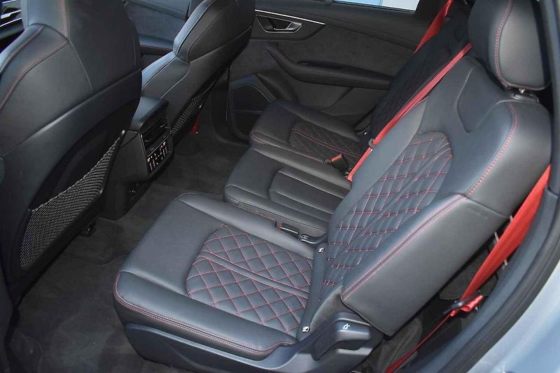 Audi SQ7 je velmi rychlé univerzální auto, ovšem s vyšší cenovkou