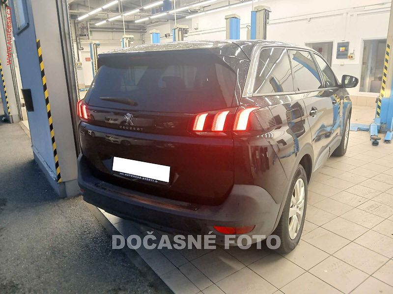 Peugeot 5008 (2019) 1.2, servis.kniha - fotka 2 z 3