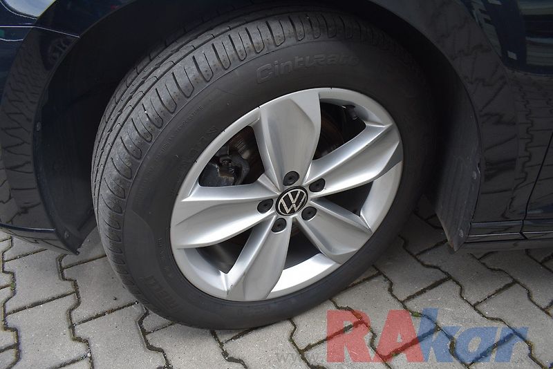 Volkswagen Passat Variant (2023) Business 2,0 TSI automat - fotka 27 z 34