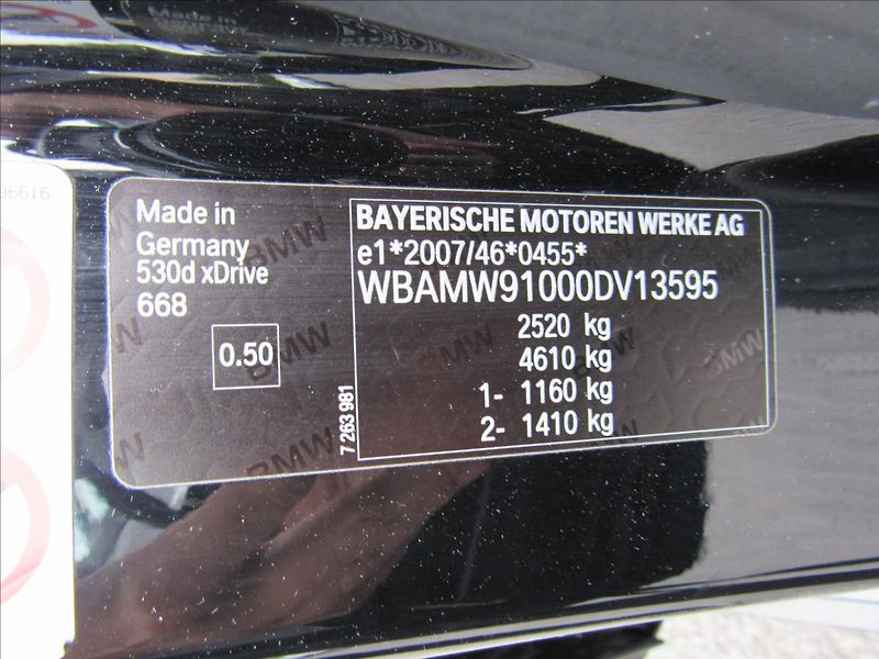 BMW Řada 5 3,0 d 530d xDrive - fotka 31 z 35