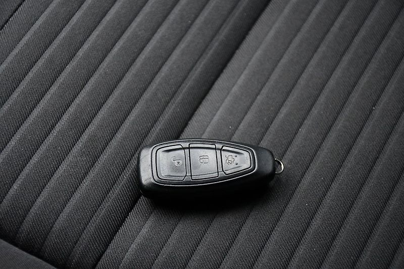 Ford Kuga 2,0TDCi AUT. A/C ČR TAŽNÉ - fotka 37 z 39