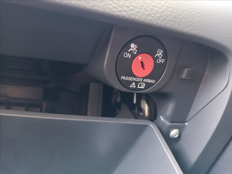 Suzuki Swift 1,2 ČR,1MAJ,SERVISKA,AUTOMAT - fotka 18 z 39