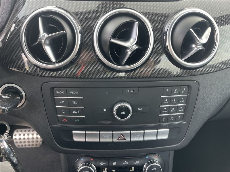 Mercedes-Benz Třídy B 2,2 CDi B200 Premium Automat L - fotka 17 z 35