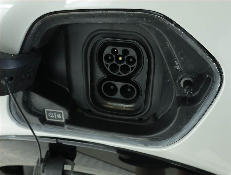 Peugeot 208 (2021) e-GT 50 kWh, SoH 86%, Automat - fotka 18 z 19