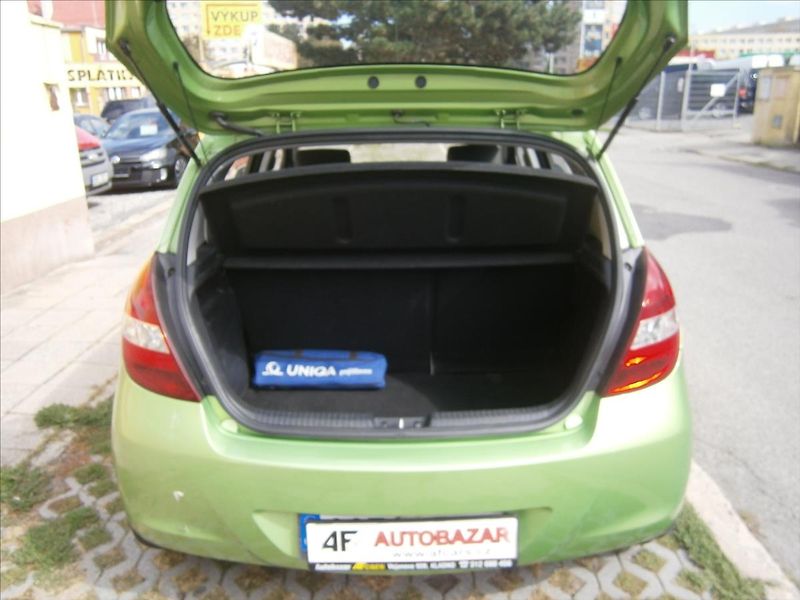 Hyundai i20 1,3 i KLIMA - fotka 6 z 11