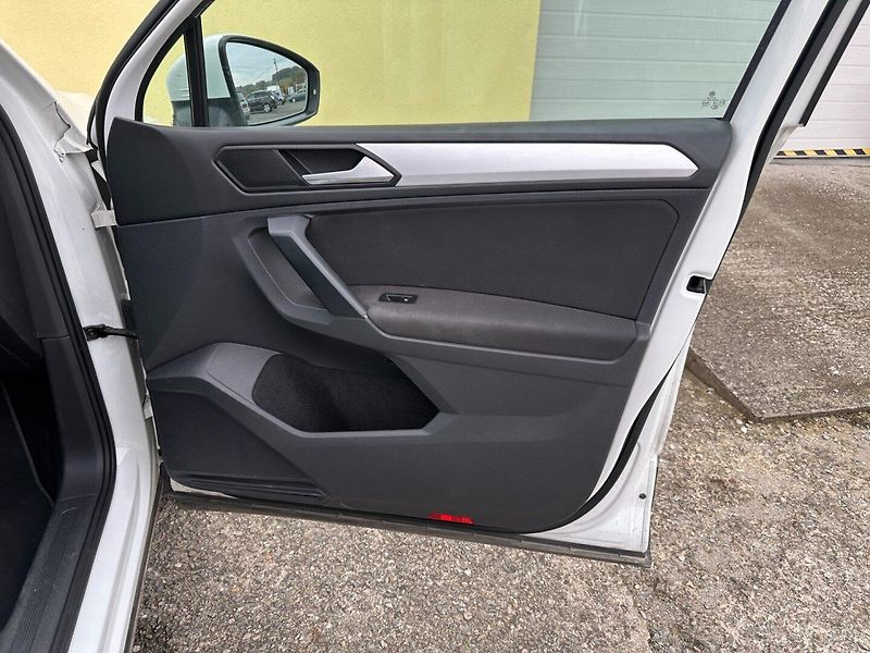 Volkswagen Tiguan 2.0 TDI 110kW/4x4/DSG/Navi - fotka 22 z 47