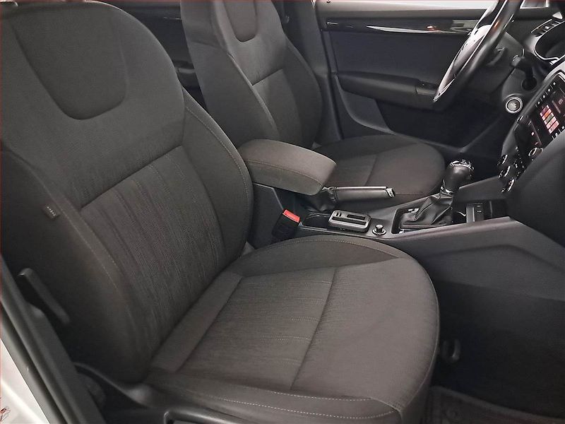 Škoda Octavia (2017) 1.6 TDI, Automat, Navi - fotka 9 z 23