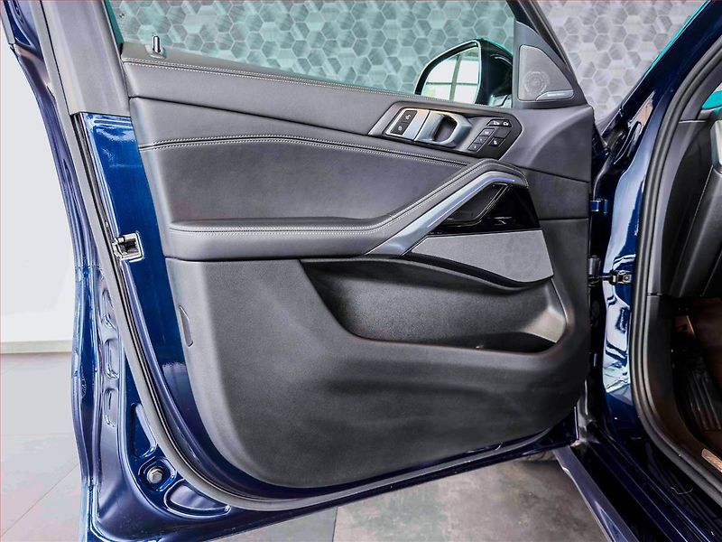 BMW X6 (2024) xDrive30d - fotka 12 z 20