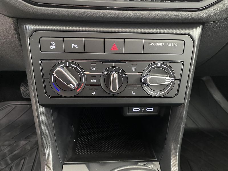 Volkswagen T-Cross 1,0 TSI 70kW Life - fotka 21 z 26
