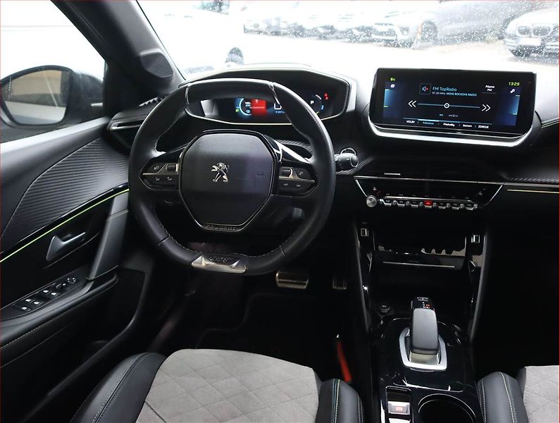 Peugeot 208 (2020) GT 50 kWh, SoH 92%, Automat - fotka 7 z 26