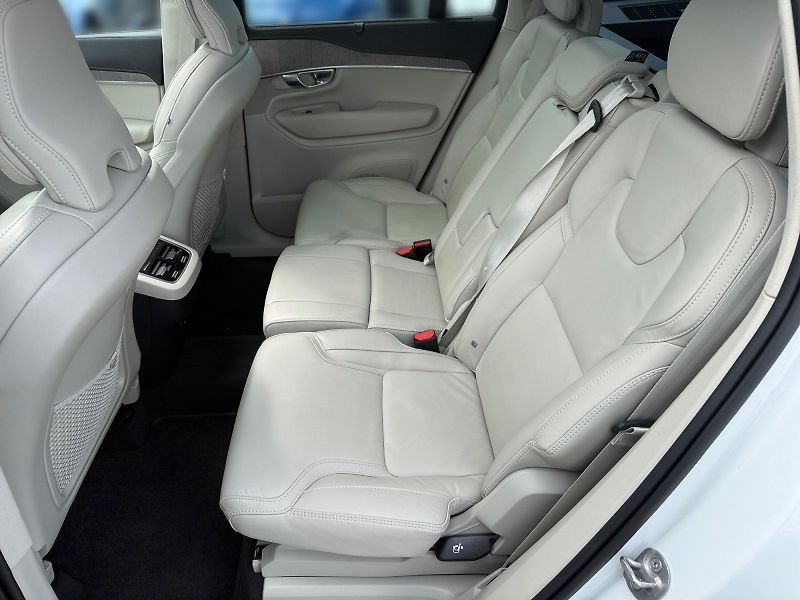 Volvo XC90 (2023) ULTIMATE BRIGHT B5 D 173kW AWD - fotka 8 z 11