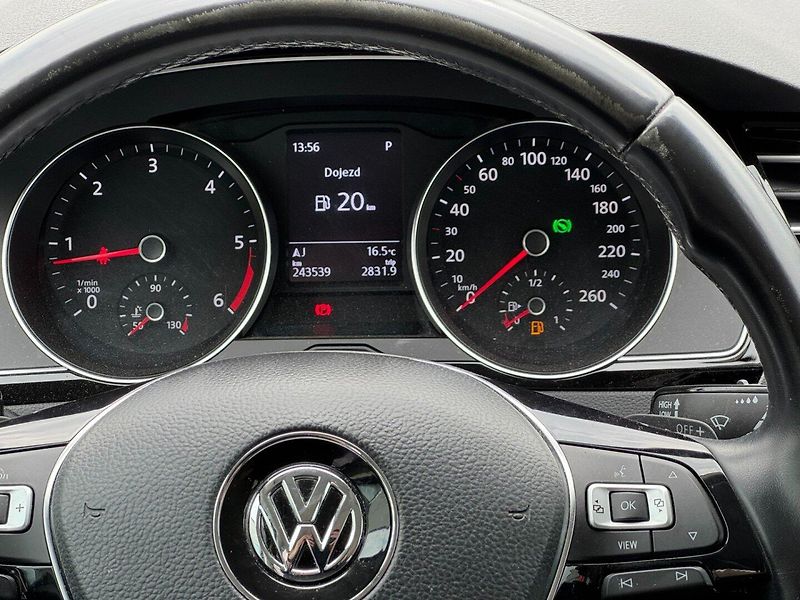 Volkswagen Passat (2019) 2,0 TDI 110 KW DSG Comfortline - fotka 17 z 30