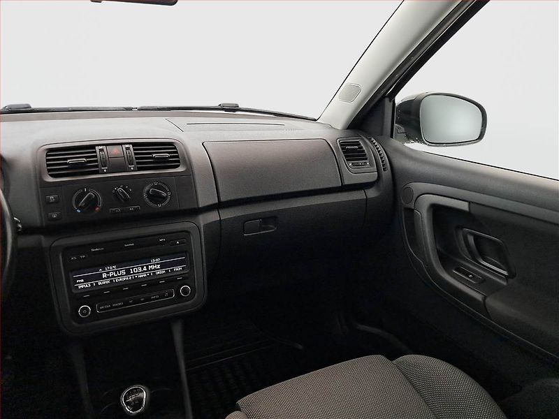 Škoda Fabia (2012) Sport 1.2 TSI, Park. senzory - fotka 8 z 17