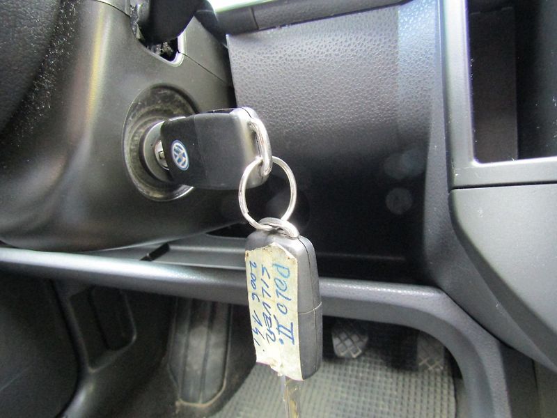 Volkswagen Polo (2006) 1.4 I 55kW  ZIMNÍ PNEU  1.MAJI - fotka 30 z 38