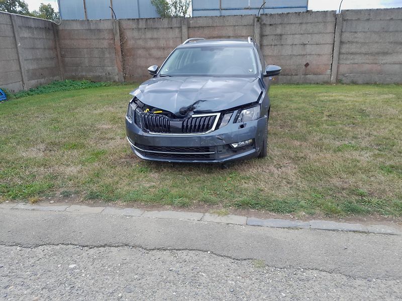 Škoda Octavia 2,0 TDI DSG serviska 2x klíč - fotka 2 z 18
