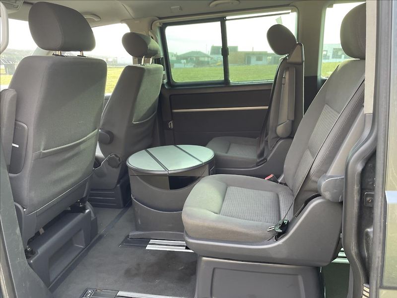 Volkswagen Multivan 2,5 TDI 95kW*tažné*aut. klima* - fotka 24 z 40