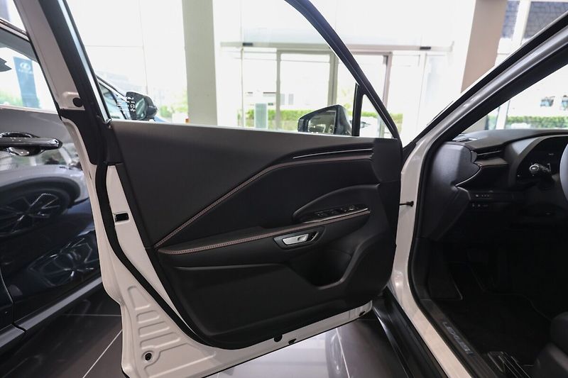 Lexus LBX 1.5L HEV EMOTION TECH - fotka 9 z 13