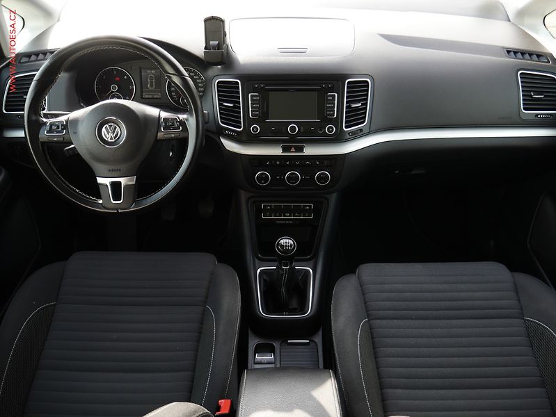 Volkswagen Sharan (2014) 2.0 TDI, panorama, autoAC - fotka 8 z 21
