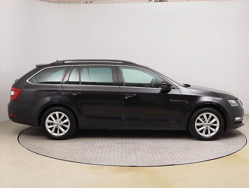 Škoda Octavia (2020) Style 2.0 TDI, Automat - fotka 6 z 21