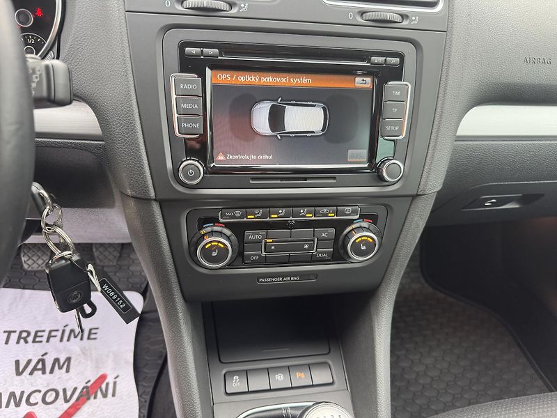 Volkswagen Golf 1.2TSi,rezervace - fotka 17 z 41
