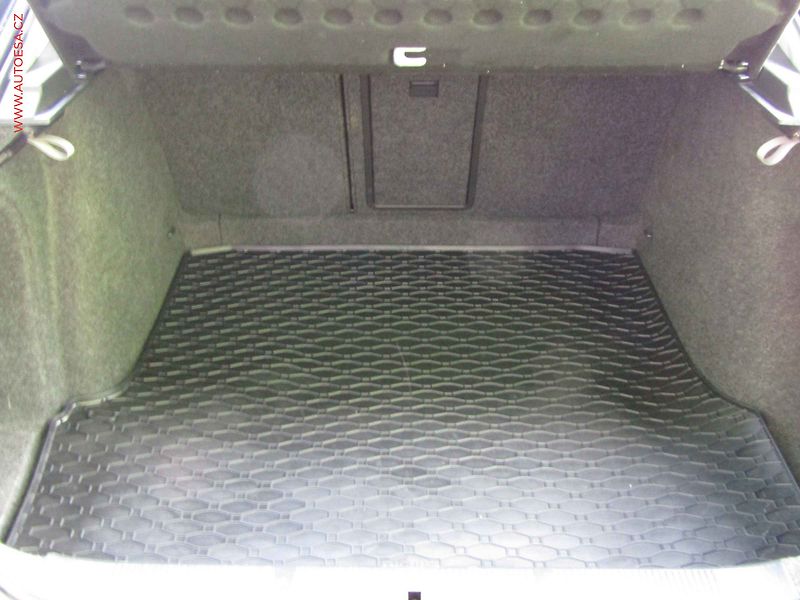Škoda Octavia (2009) 1.6 TDi, Ambiente, xenon - fotka 7 z 17