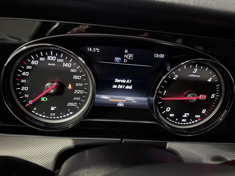 Mercedes-Benz Třídy E (2018) 220D,TOP ,TZ, adaptivní tempo - fotka 34 z 34