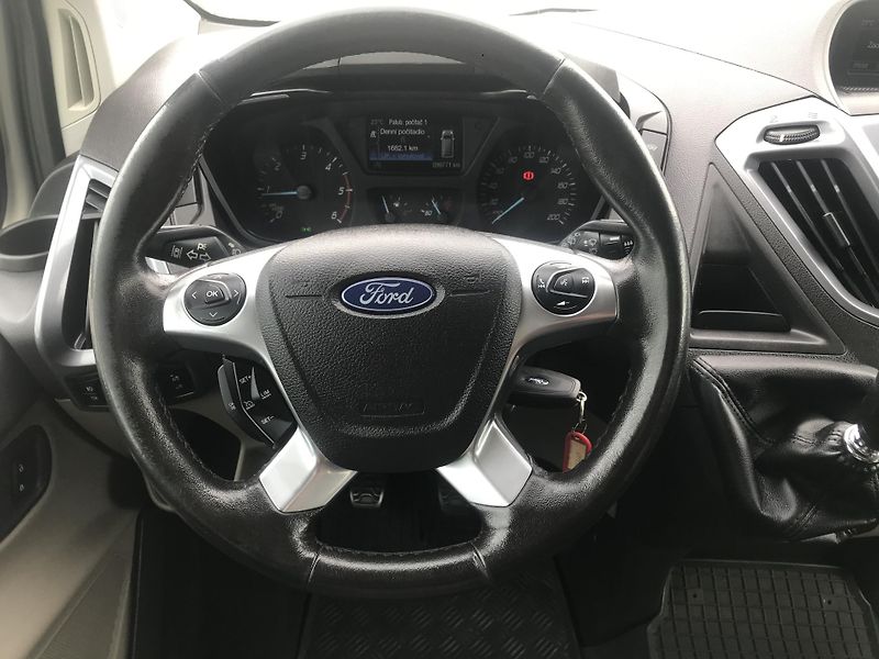 Ford Tourneo Custom 2.0 TCDI 125 KW,L2,8-MÍST,DPH - fotka 16 z 20