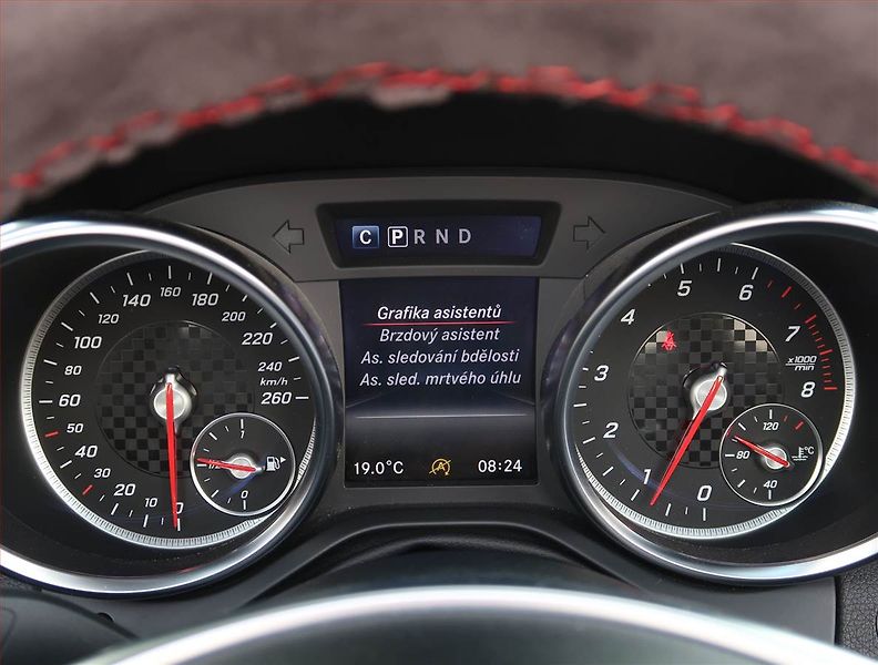 Mercedes-Benz SLC (2019) 300, Automat,180KW,Full Led - fotka 10 z 23