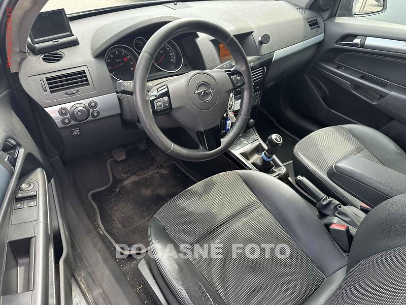 Opel Astra (2008) 1.6i, AC - fotka 3 z 3