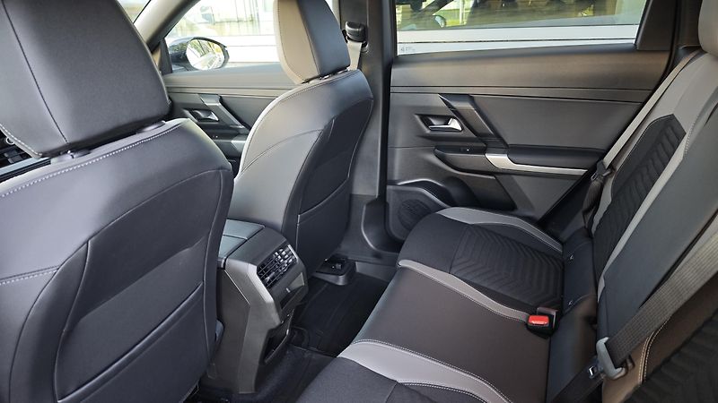 Jeep Compass (2026) First Edition  hybrid 145PS AT - fotka 13 z 38
