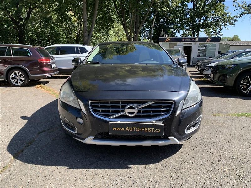 Volvo V60 2,4 D - fotka 2 z 16