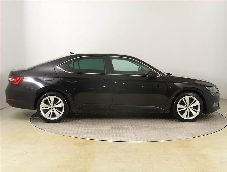 Škoda Superb (2016) Style Plus 2.0 TDI, Navi - fotka 6 z 26