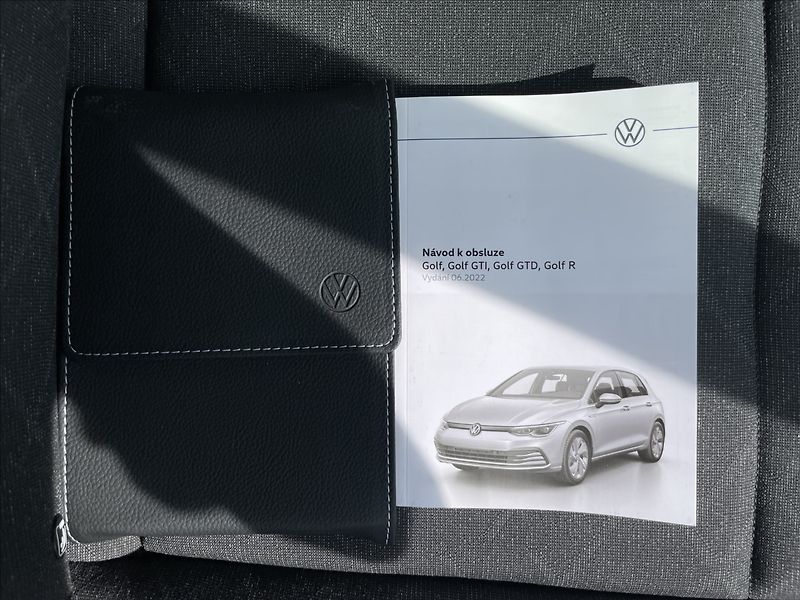 Volkswagen Golf 1,0 TSI Life KESSY+Kamera - fotka 18 z 23