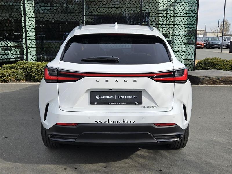 Lexus NX 350h 2,5 Executive - fotka 9 z 9