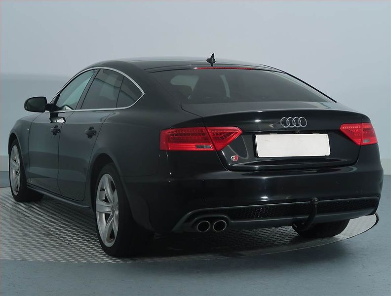 Audi A5 (2016) S-Line 2.0 TDI, Automat - fotka 4 z 19