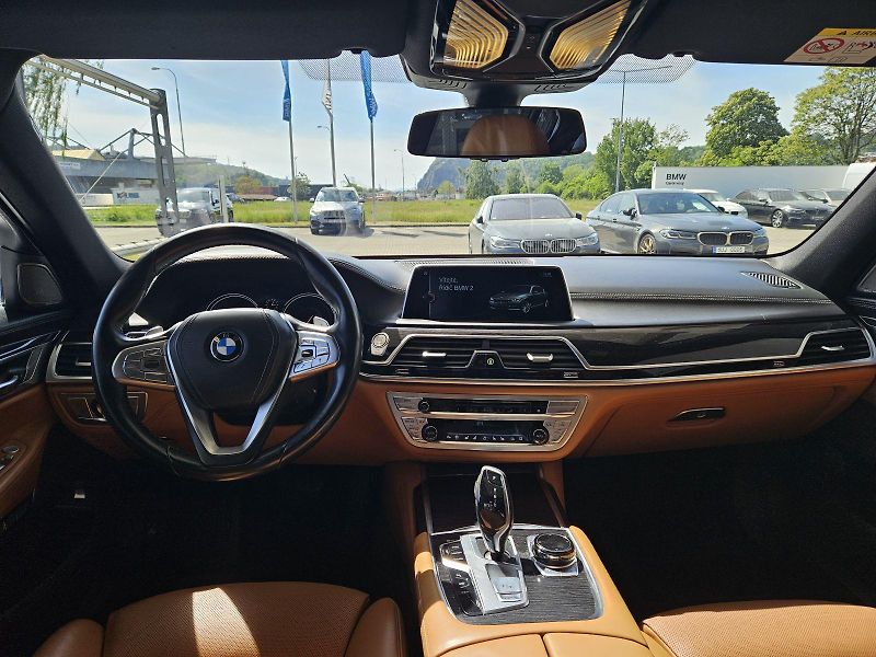 BMW Řada 7 (2016) 740Ld xDrive - fotka 14 z 18