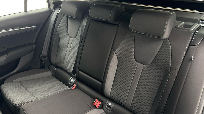 Škoda Octavia 2.0 TDI Style Combi - fotka 16 z 28