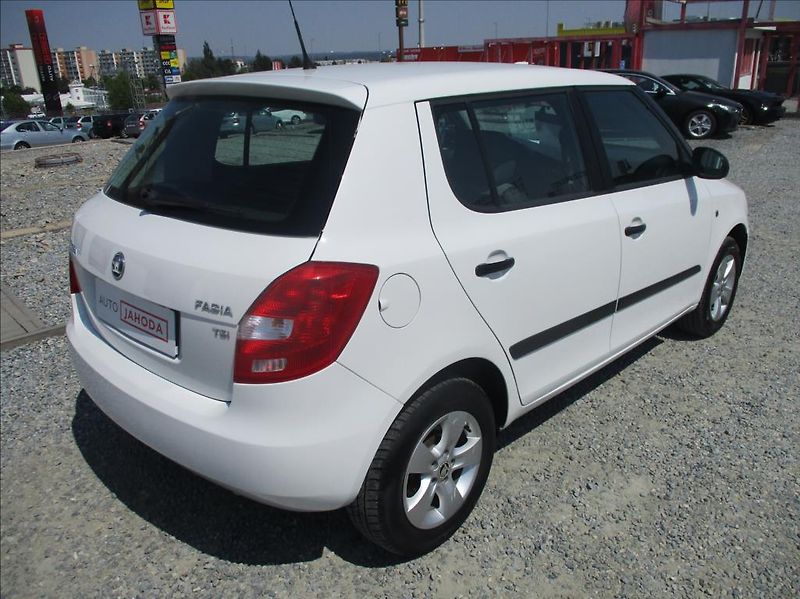 Škoda Fabia 1,2 TSi, klimatizace,serviska, - fotka 5 z 39
