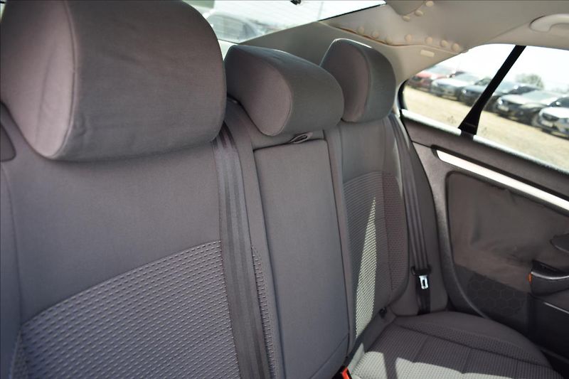 Volkswagen Jetta 1,9 TDI 77KW NOVÁ STK ALU - fotka 20 z 43