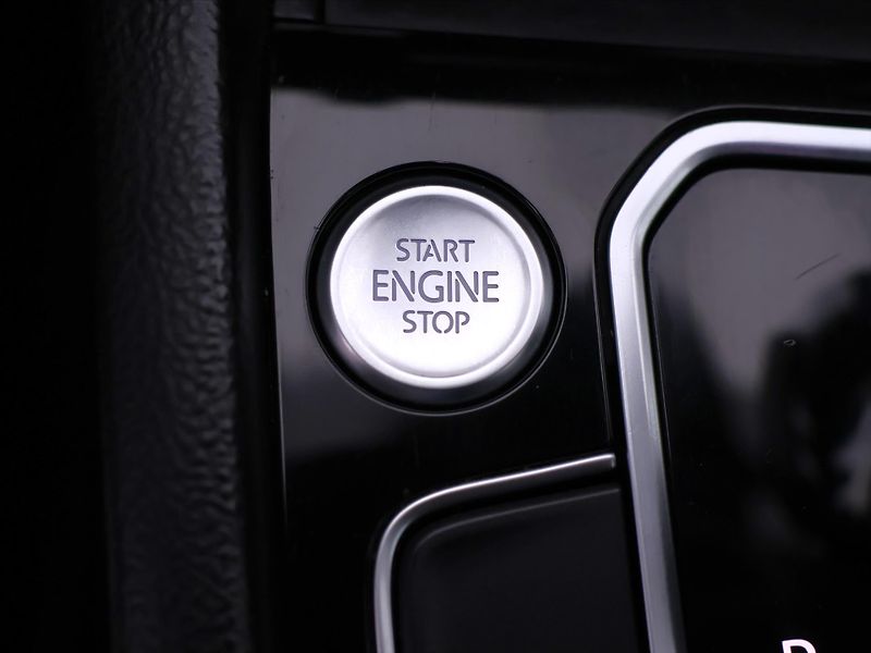 Volkswagen Passat 2,0 TDI 110kW DSG Elegance - fotka 28 z 37