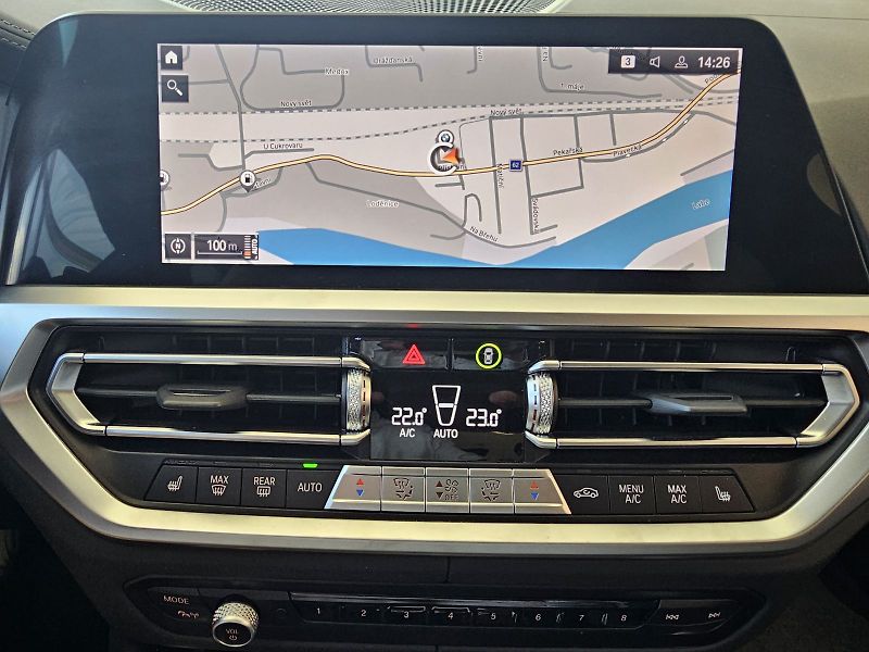 BMW Řada 4 M440i xDrive - fotka 27 z 36