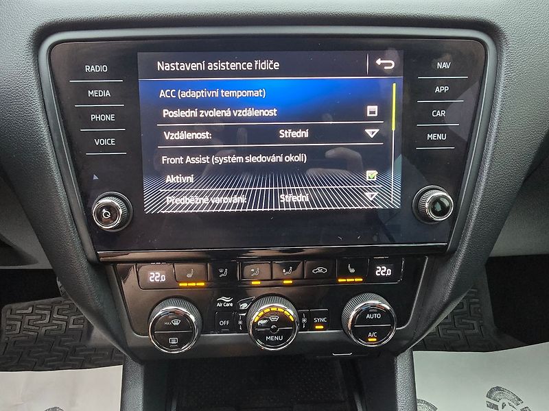 Škoda Octavia 2.0TSi 140kW DSG L&K 4x4 KŮŽE - fotka 20 z 38