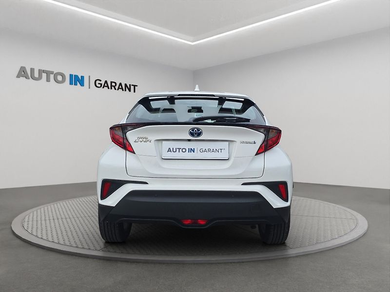 Toyota C-HR (2023) 1.8 e-CTV 72kW, ČR, 1. Maj., S - fotka 6 z 27