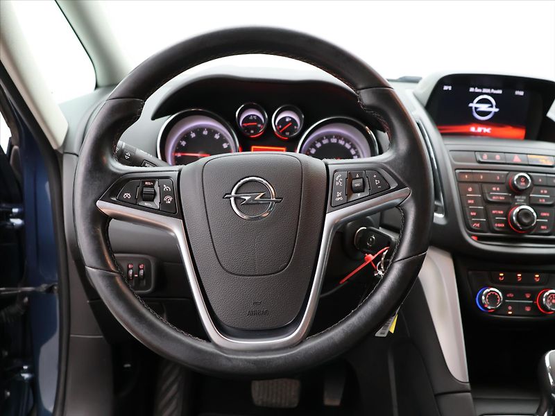 Opel Zafira 1,4 T 103kW Automat Aut. Klima - fotka 16 z 31