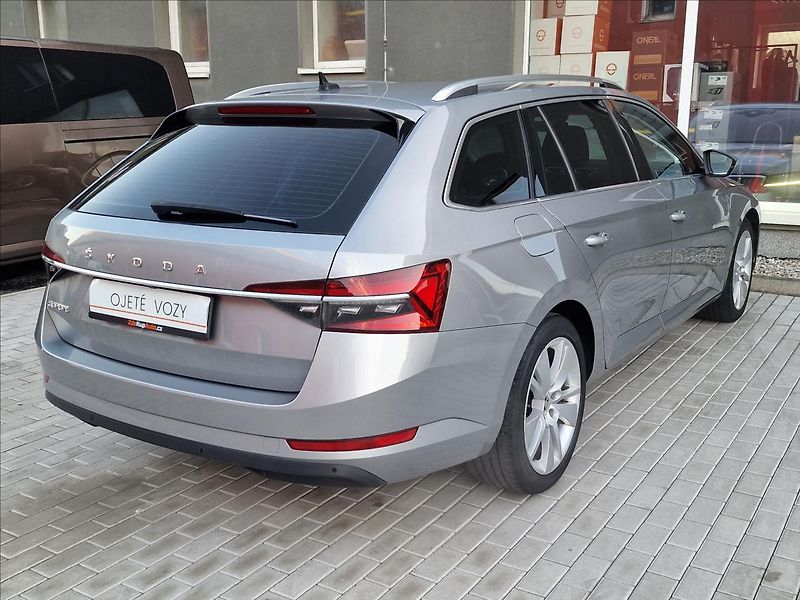 Škoda Superb 2.0TDI 110kW Style Combi,1Maj - fotka 10 z 49