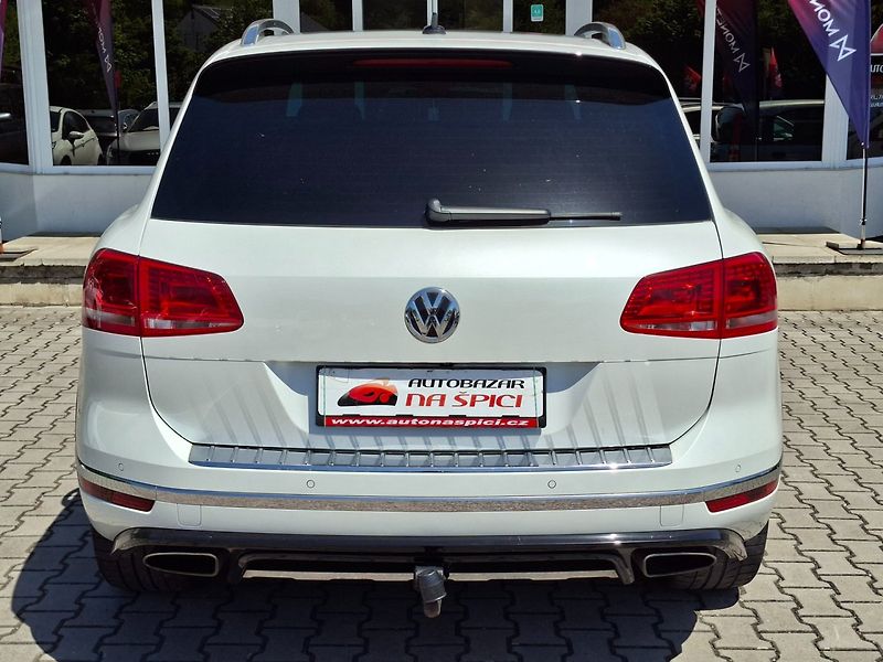 Volkswagen Touareg (2015) 4.2TDI 250kW R-LINE -ČR - fotka 6 z 49
