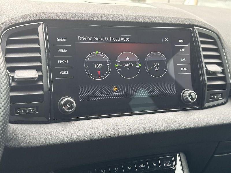 Škoda Karoq (2022) 2.0 TSI 4x4 DSG SportLine - fotka 20 z 35